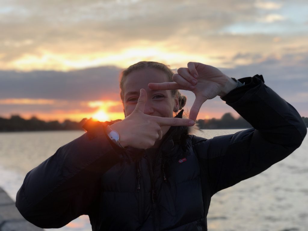 Pia-mingenbach-professional-career-marketing-commitment-hobby-passion-interests-photography-sunset-Sundpromenade-Stralsund-reflection