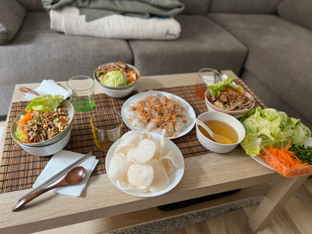 Pia-mingenbach-professional-career-marketing-commitment-hobby-passion-interests-cooking-Vietnamese-food-Asia-soup-bowls-table